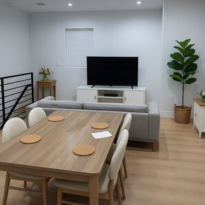 Interior - Urban Pulse:4b4b 15 min to Sofi Stadium, DTLA, LAX and the Beach (Culver City)