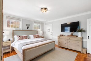 Apartment | 1 bedroom, Internet - Driftwood Suite at The Royce - Coastal Luxury (Newport)