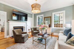 Apartment - Driftwood Suite at The Royce - Coastal Luxury (Newport)