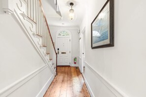 Apartment - Driftwood Suite at The Royce - Coastal Luxury (Newport)