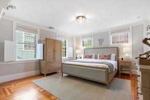 Apartment - Driftwood Suite at The Royce - Coastal Luxury (Newport)