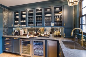 Apartment - The Sanctuary Suite - Elegance by the Sea (Newport)