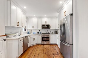 House | 1 bedroom, Internet - Sea Glass Suite at The Royce Seaside Haven (Newport)