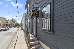 Apartment - Sea Glass Suite at The Royce Seaside Haven (Newport)