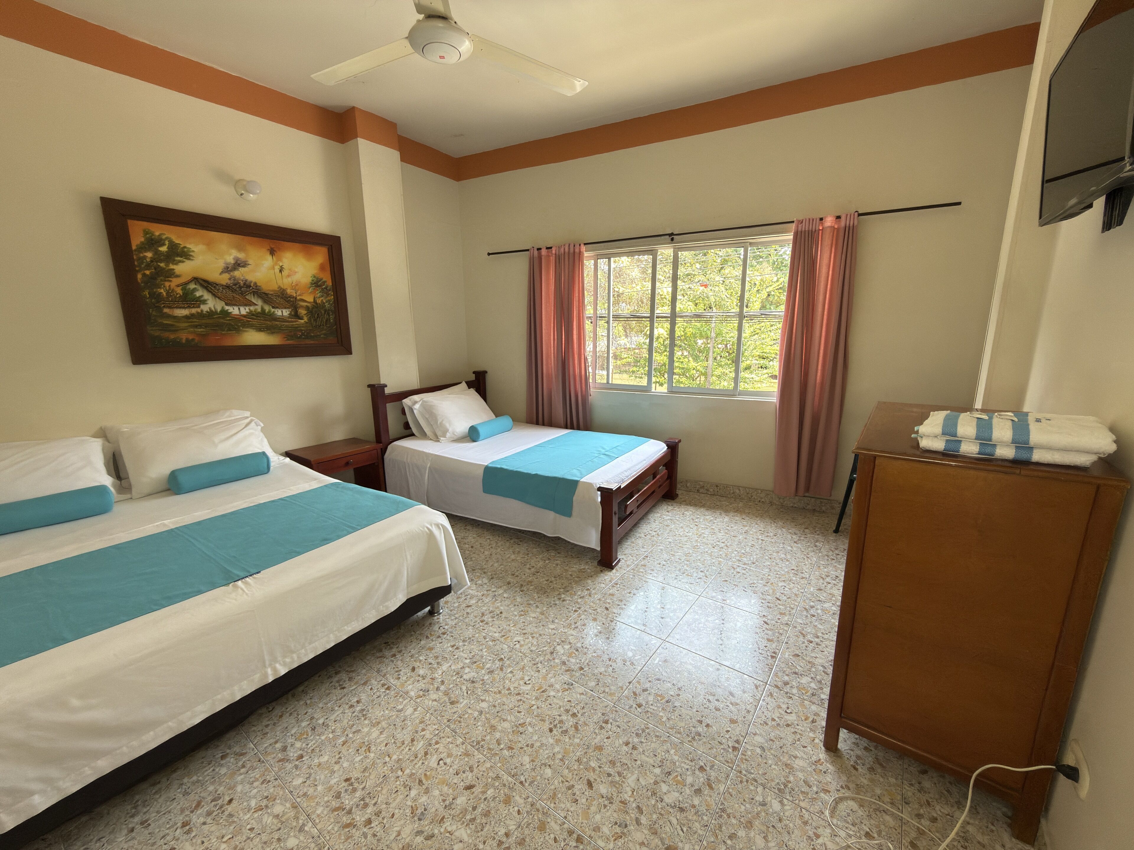 Superior trippelrum - utsikt mot staden