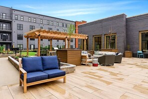 Terrace/patio - Luxury Italian Village | 3Bed | Pool, Gym, Parking, Patio (Columbus)