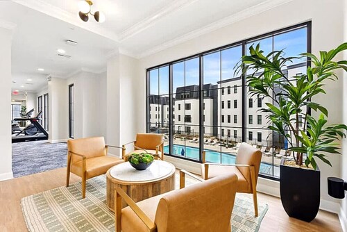 Luxury Italian Village | 3Bed | Pool, Gym, Parking, Patio