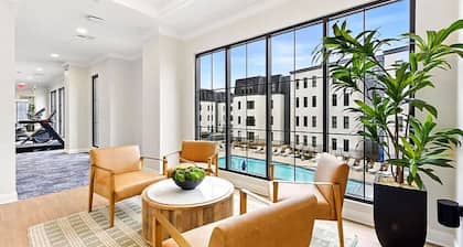 Luxury Italian Village | 3Bed | Pool, Gym, Parking, Patio