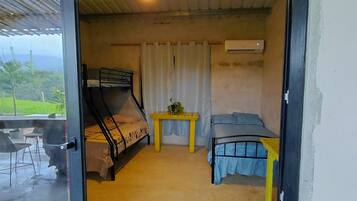 3 bedrooms, internet, bed sheets