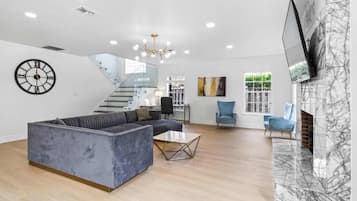 Comfort Room | Living area