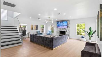 Comfort Room | Living area