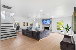 Comfort Room | Living area - Casa Monstera Pickleball Jacuzzi  Pool (Fort Lauderdale)