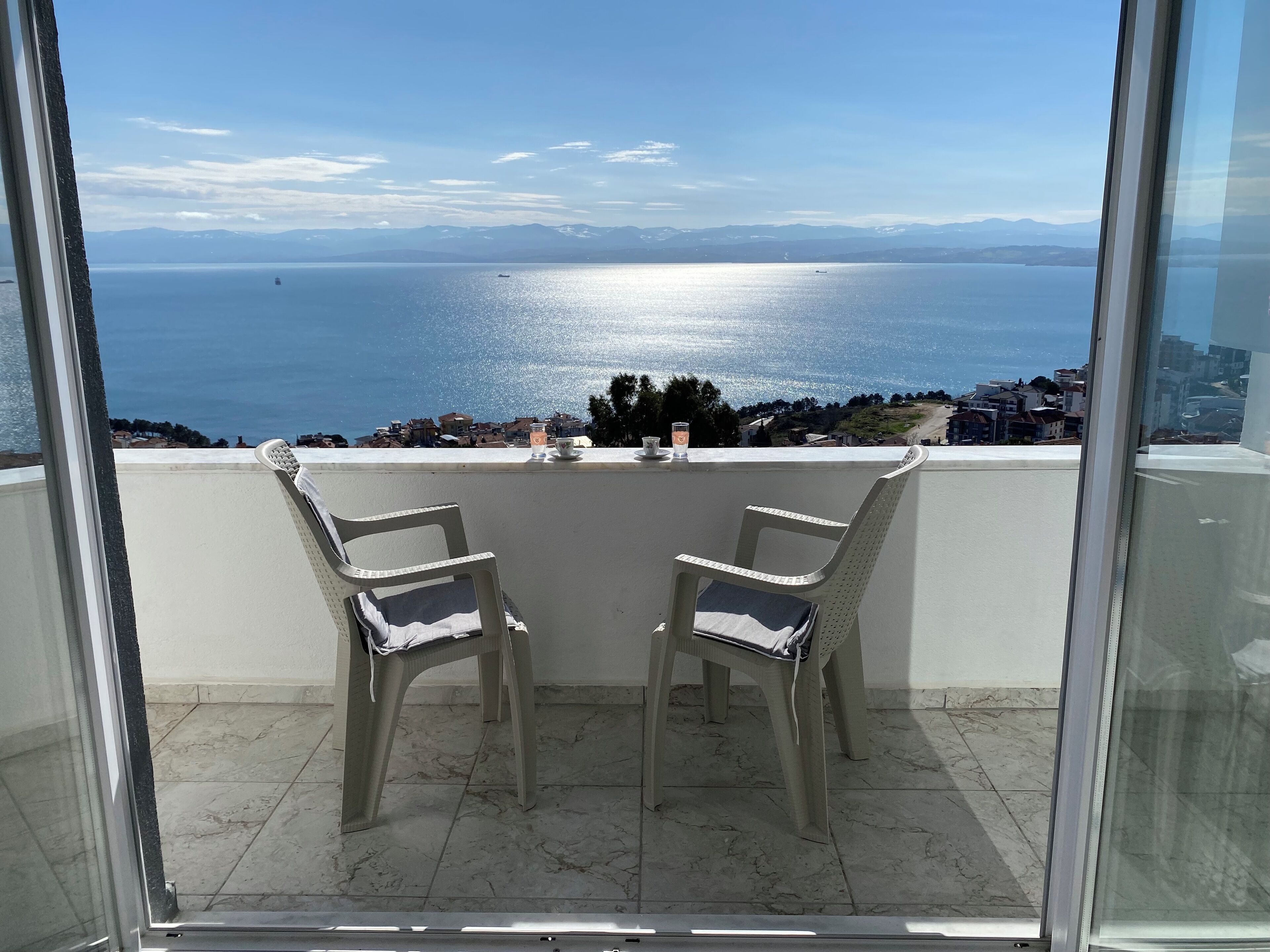 Standardlejlighed - flere senge - balkon - havudsigt