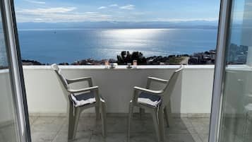 Standardlejlighed - flere senge - balkon - havudsigt