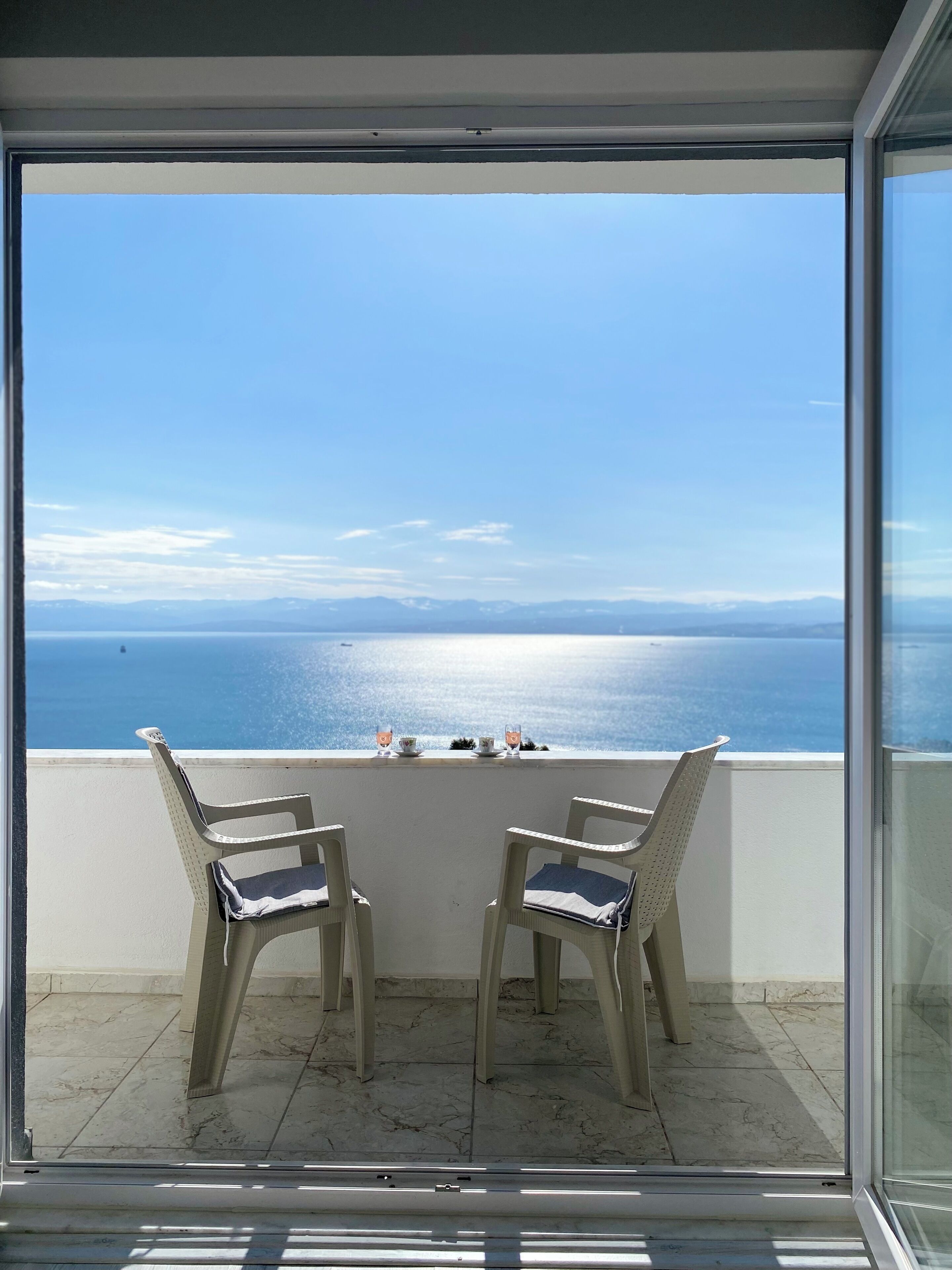 Leilighet – standard, flere senger, balkong, sjøutsikt