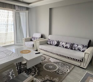 Standard Apartment, Multiple Beds, Balcony, Sea View | Living area - Kuğu Apart Pansiyon (Sinop)