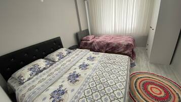 Leilighet – standard, flere senger, balkong, sjøutsikt