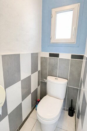 Shower, towels, soap, toilet paper - Seclin's cosy den (Seclin)