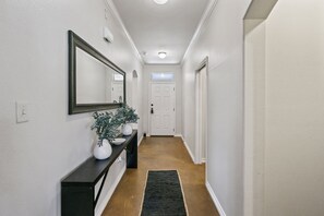 Interior - Entire home in College Station, TX great for games days, or Getaways. (College Station)