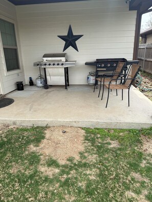 Terrace/patio - Entire home in College Station, TX great for games days, or Getaways. (College Station)