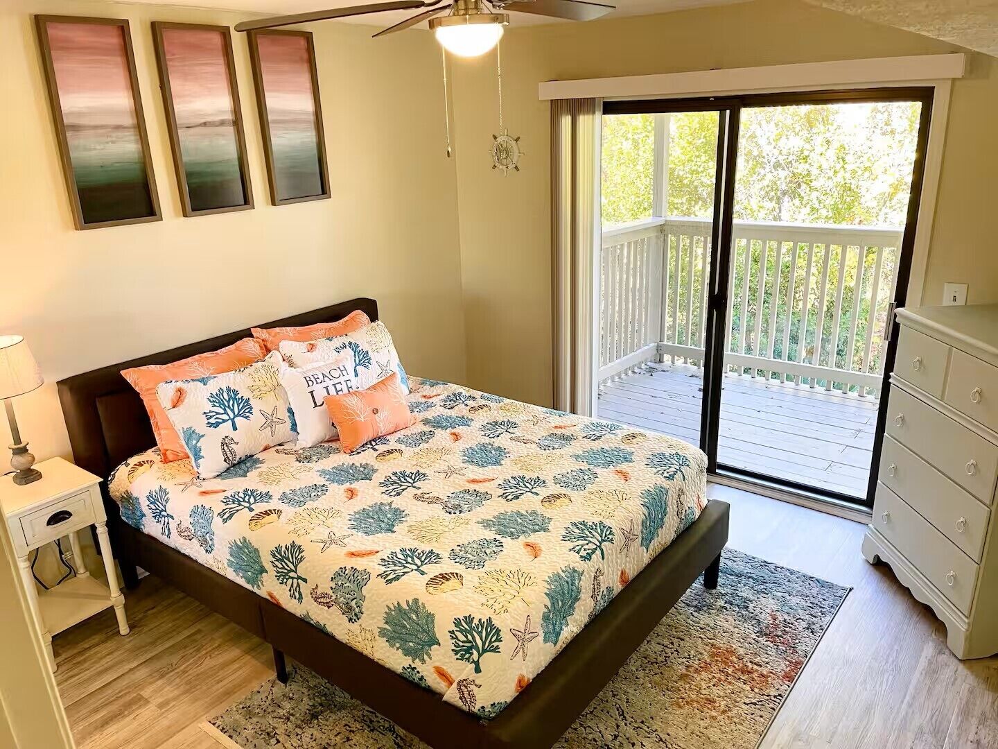 4 bedrooms, iron/ironing board, internet, bed sheets