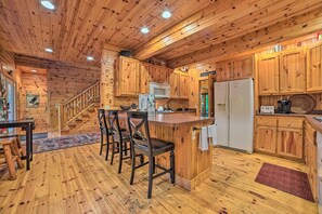 Fridge, microwave, oven, stovetop - Gaylord Cabin with Game Room, Fire Pit and Decks (Gaylord)
