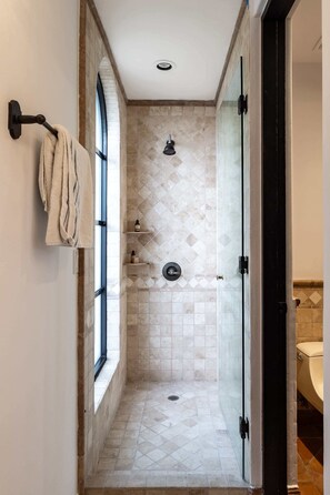 Shower, hair dryer, towels, shampoo - Villa Estero by The Agency Baja (San José del Cabo)