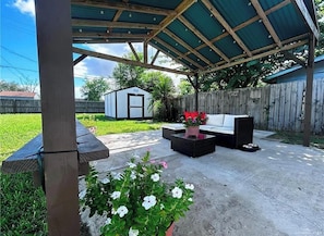 Terrace/patio - Port Isabel Home close to  SPI Beaches Big Yard, pets Family (Port Isabel)