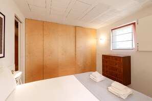 1 bedroom, iron/ironing board, Internet, bed sheets - VIVA - Lage Serviced Apartments 29A (Porto)