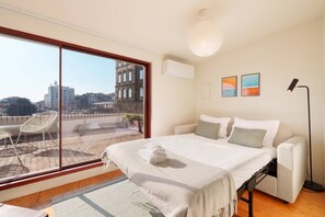 3 bedrooms, iron/ironing board, Internet, bed sheets - VIVA - Lage Serviced Apartments 29 (Porto)