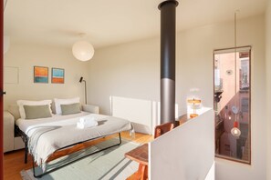 3 bedrooms, iron/ironing board, Internet, bed sheets - VIVA - Lage Serviced Apartments 29 (Porto)