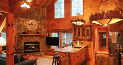 3-bedroom lodge in lovely Cherry Log!
