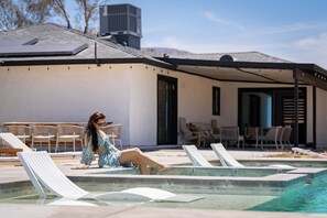 Outdoor pool - Desert Owl Estate Resort Pool Spa Game Room 2 Acres Near Joshua Tree (Twentynine Palms)