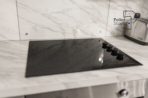 Private kitchen - Central Vista Retreat | Modern City Centre Apartment | Sleeps 6 (Chester)