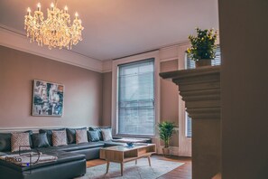 Living area - Central Vista Retreat | Modern City Centre Apartment | Sleeps 6 (Chester)