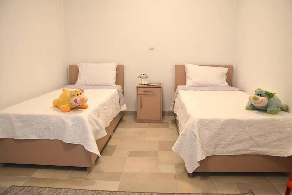 5 bedrooms, iron/ironing board, WiFi