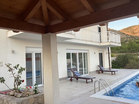 Terrace/patio. Spacious 5-bedroom villa in soothing Ivanica near Dubrovnik with private pool