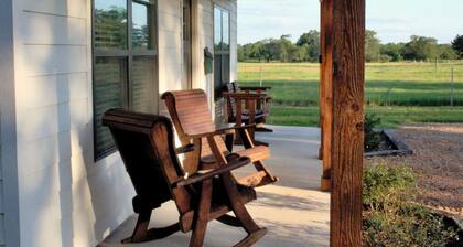 Country Home in Fayette County Tx that sleeps 6. Close to Warrenton and Roundtop