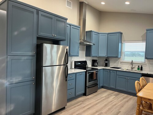 Country Home in Fayette County Tx that sleeps 6. Close to Warrenton and Roundtop