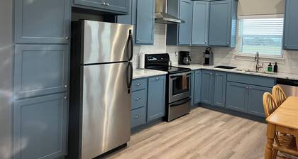 Country Home in Fayette County Tx that sleeps 6. Close to Warrenton and Roundtop