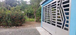 Property grounds - Country house in Bonao with a spacious patio, peace, and nature (Bonao)