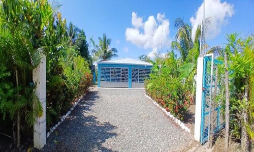 Country house in Bonao with a spacious patio, peace, and nature