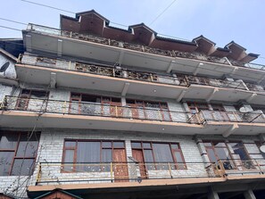 تفاصيل الفندق من الخارج