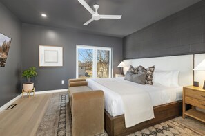 4 bedrooms, iron/ironing board, WiFi, bed sheets - The Lumen - Garage - 0.5 mi DT (Bentonville)