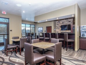Lounge - Cobblestone Hotel & Suites - Bay Minette (Bay Minette)