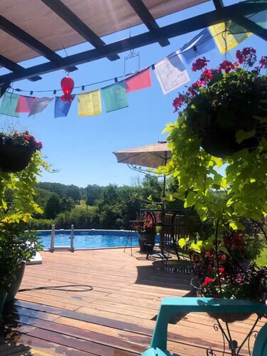 - POOL & HOT TUB - Light, Open, Cozy & Stylish Home