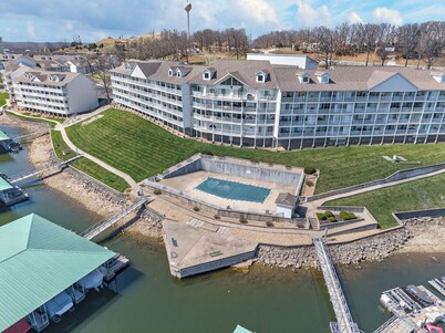 Rare Elevator Accessible Top-Floor 4 Bed 3 Bath @Parkview Bay, 30-40' Boat Slips
