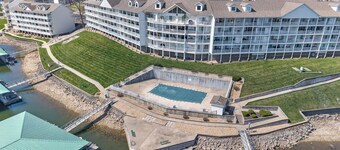 Rare Elevator Accessible Top-Floor 4 Bed 3 Bath @Parkview Bay, 30-40' Boat Slips