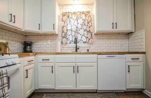 Private kitchen - Tuscan Inspired 3br Cottage (Lebanon)