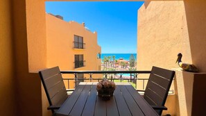 Outdoor dining - Cozy Condo on Sandy Beach Resort Princesa C-408 (Puerto Peñasco)
